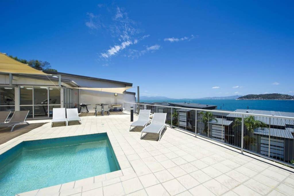 One Bright Point - Stunning Water Views Apartamento Nelly Bay Exterior foto