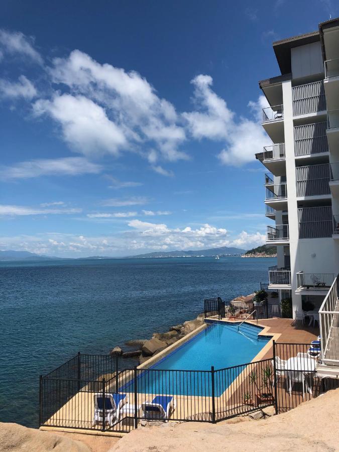 One Bright Point - Stunning Water Views Apartamento Nelly Bay Exterior foto