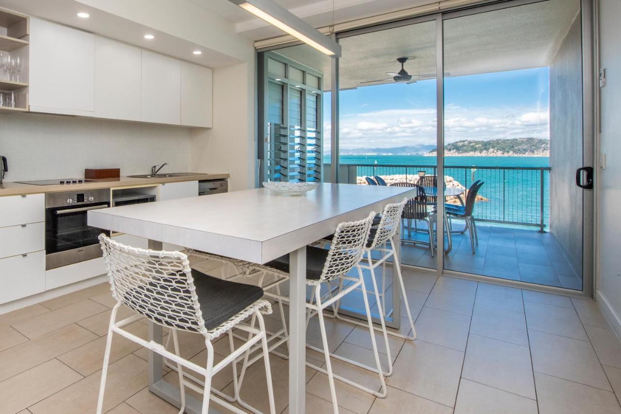 One Bright Point - Stunning Water Views Apartamento Nelly Bay Exterior foto