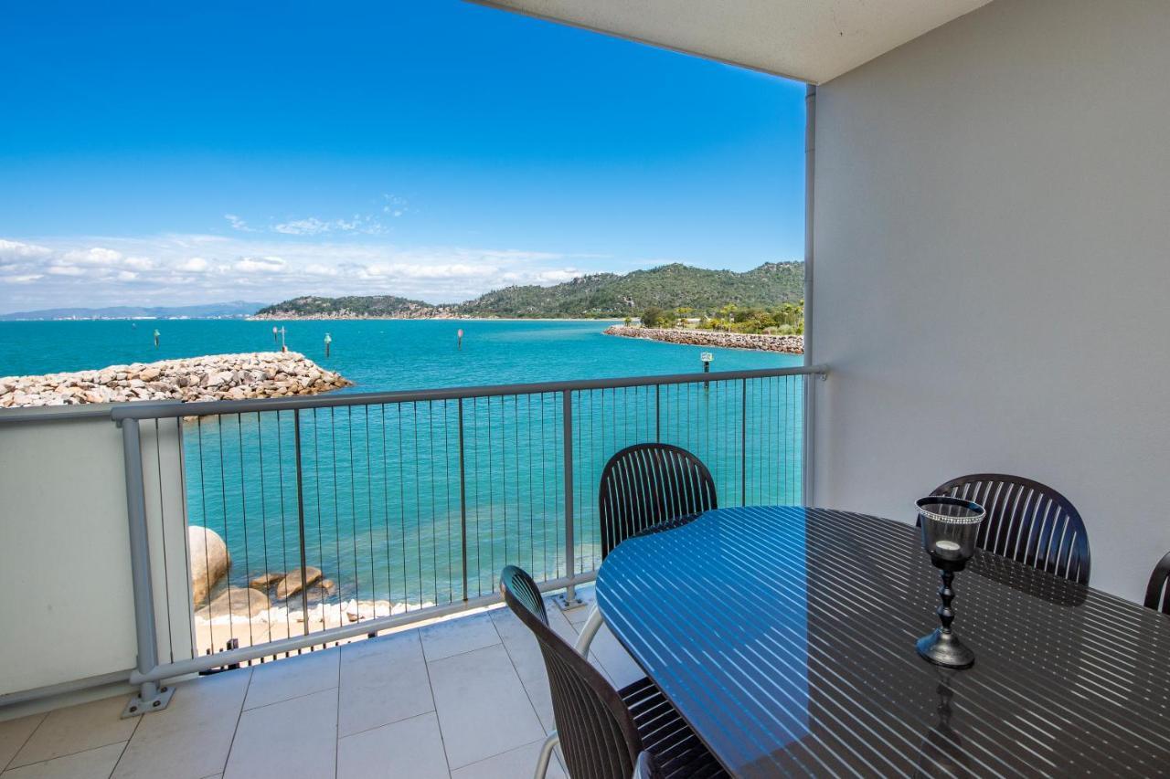 One Bright Point - Stunning Water Views Apartamento Nelly Bay Exterior foto